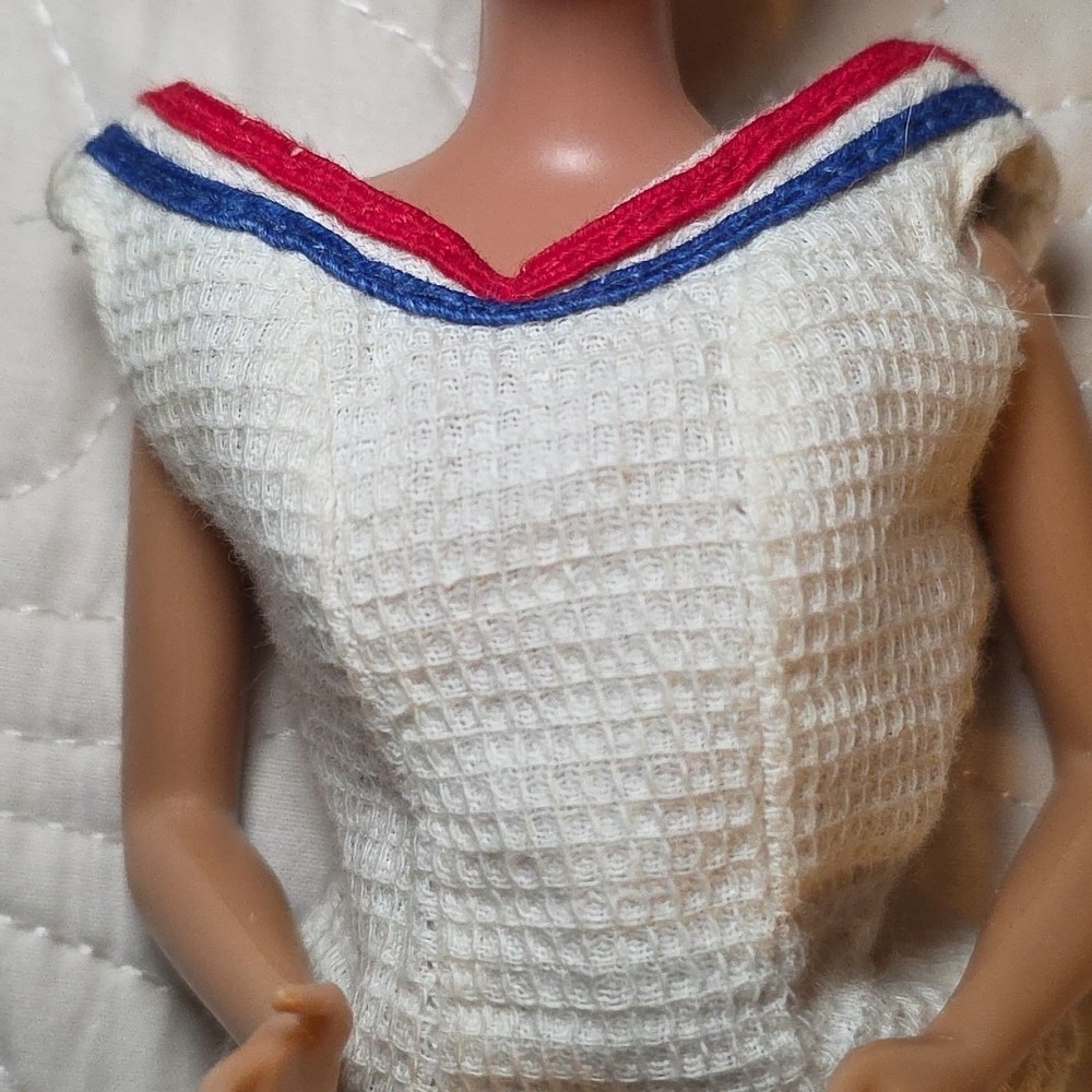 1974 Vintage Barbie Doll white TENNIS SHIRT & SHORTS Sport TOP #7842 cloth - Picture 2 of 4